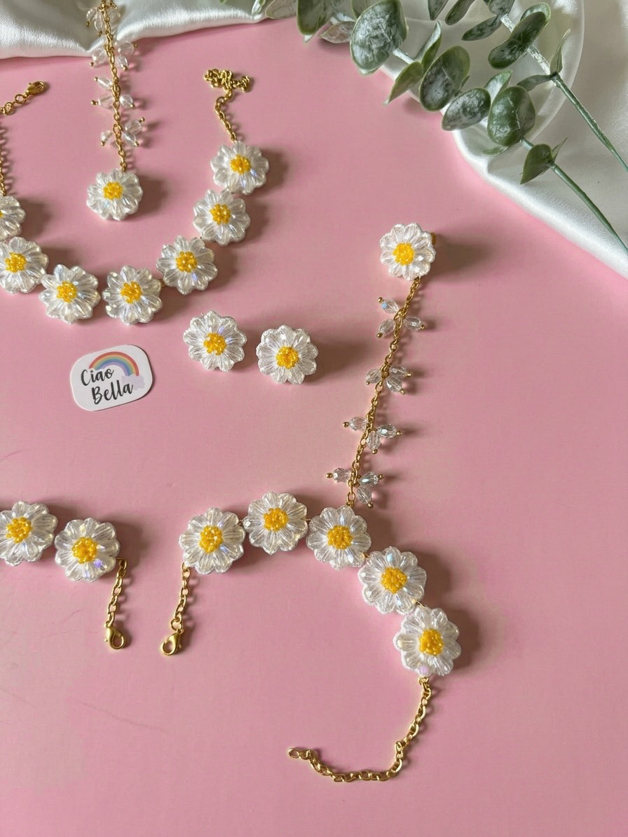 Sparkling White Daisy Handmade Beaded Haldi Jewellery Set (Necklace + Earrings + Hathphools + Maangtika)