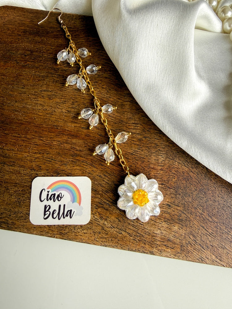 Sparkling White Daisy Handmade Beaded Maangtika