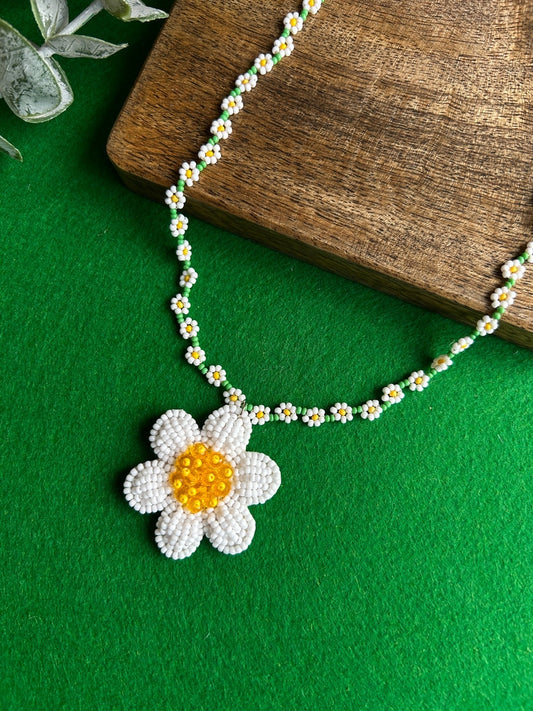 Spring Bloom Green White Daisy Handmade Beaded Necklace