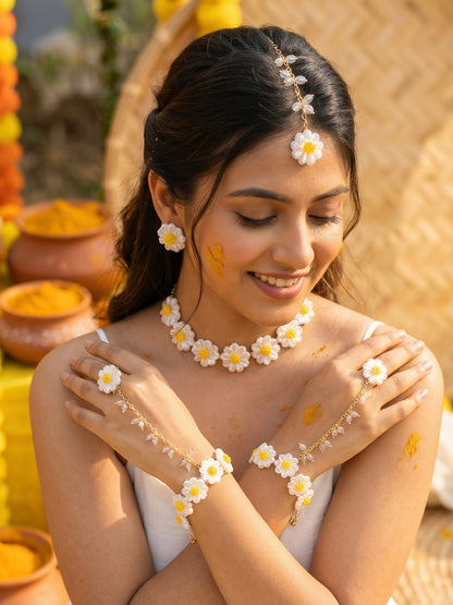 Sparkling White Daisy Handmade Beaded Haldi Jewellery Set (Necklace + Earrings + Hathphools + Maangtika)