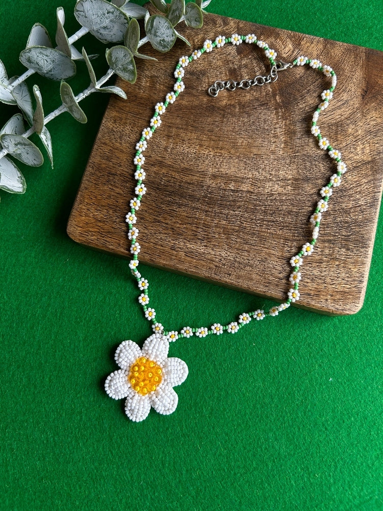 Spring Bloom Green White Daisy Handmade Beaded Necklace