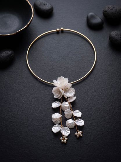 Aurelia Flower Pearl White Handmade Necklace