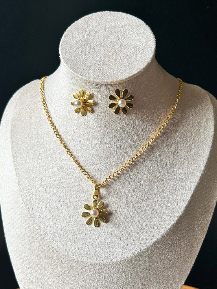 Daisy Delight Brass Necklace Set