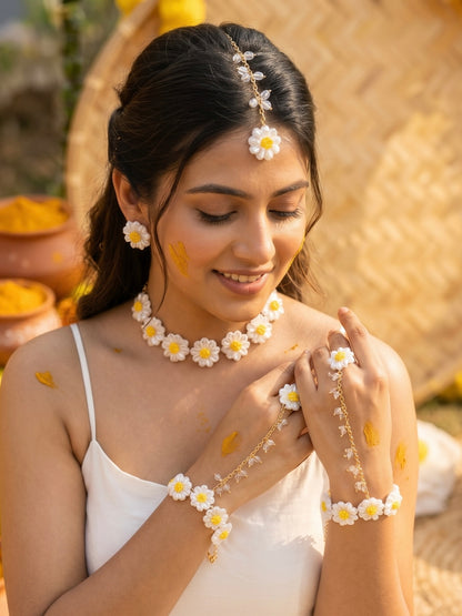 Sparkling White Daisy Handmade Beaded Haldi Jewellery Set (Necklace + Earrings + Hathphools + Maangtika)