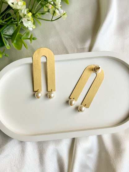 Minimalist Curve Earrings