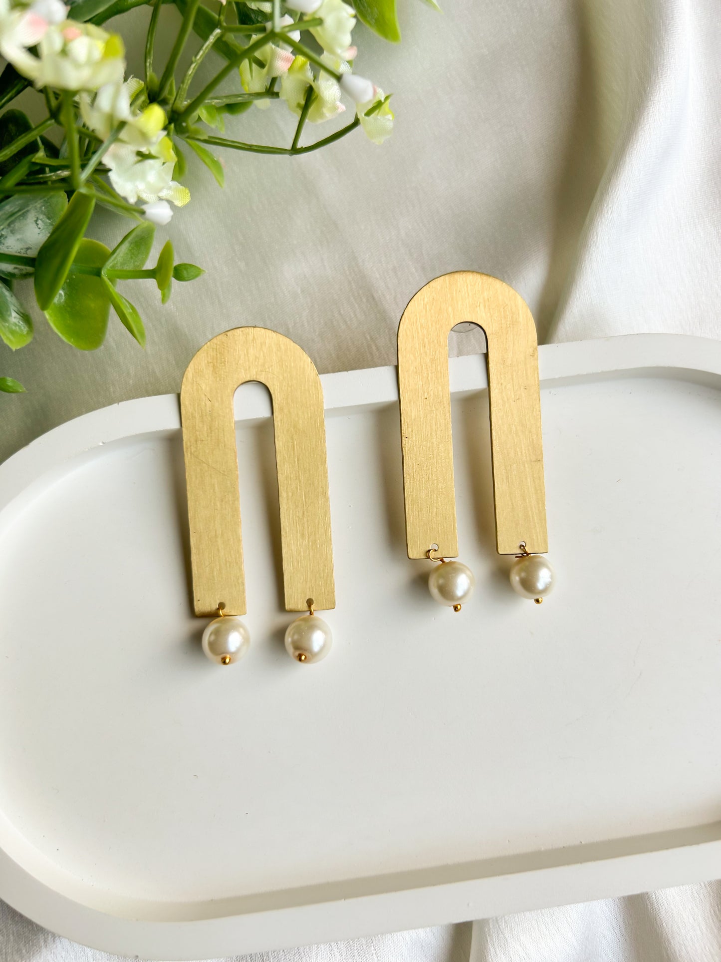 Minimalist Curve Earrings