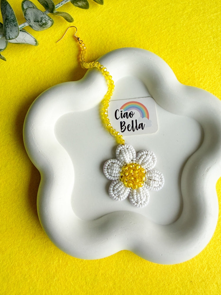 White Daisy (Light Yellow) Handmade Beaded Maangtika