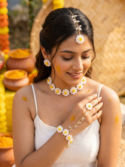 Sparkling White Daisy Handmade Beaded Haldi Jewellery Set (Necklace + Earrings + Hathphools + Maangtika)