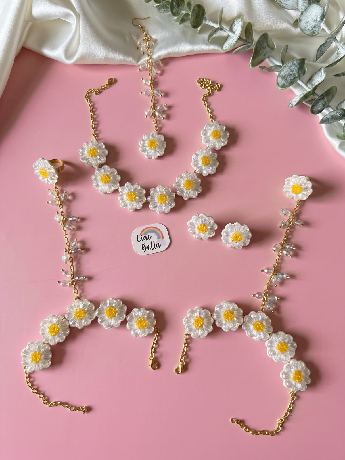Sparkling White Daisy Handmade Beaded Haldi Jewellery Set (Necklace + Earrings + Hathphools + Maangtika)