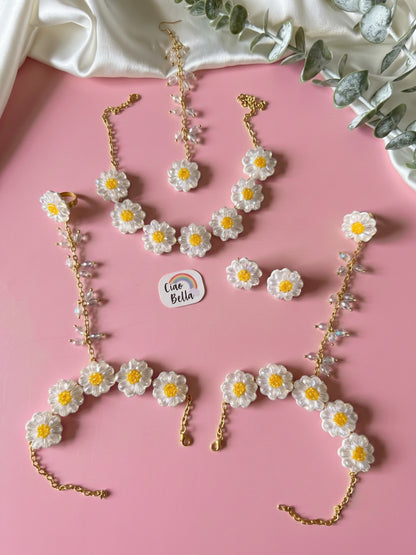 Sparkling White Daisy Handmade Beaded Haldi Jewellery Set (Necklace + Earrings + Hathphools + Maangtika)