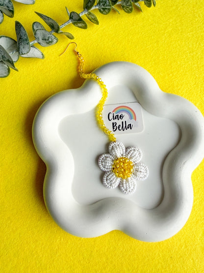 White Daisy (Light Yellow) Handmade Beaded Maangtika