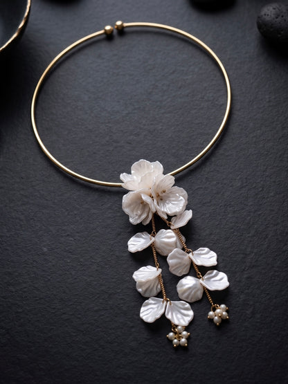 Aurelia Flower Pearl White Handmade Necklace