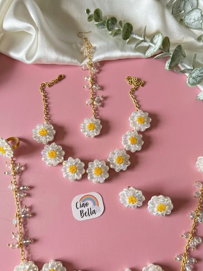 Sparkling White Daisy Handmade Beaded Haldi Jewellery Set (Necklace + Earrings + Hathphools + Maangtika)
