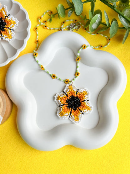 Sun-Kissed Flower Necklace Set