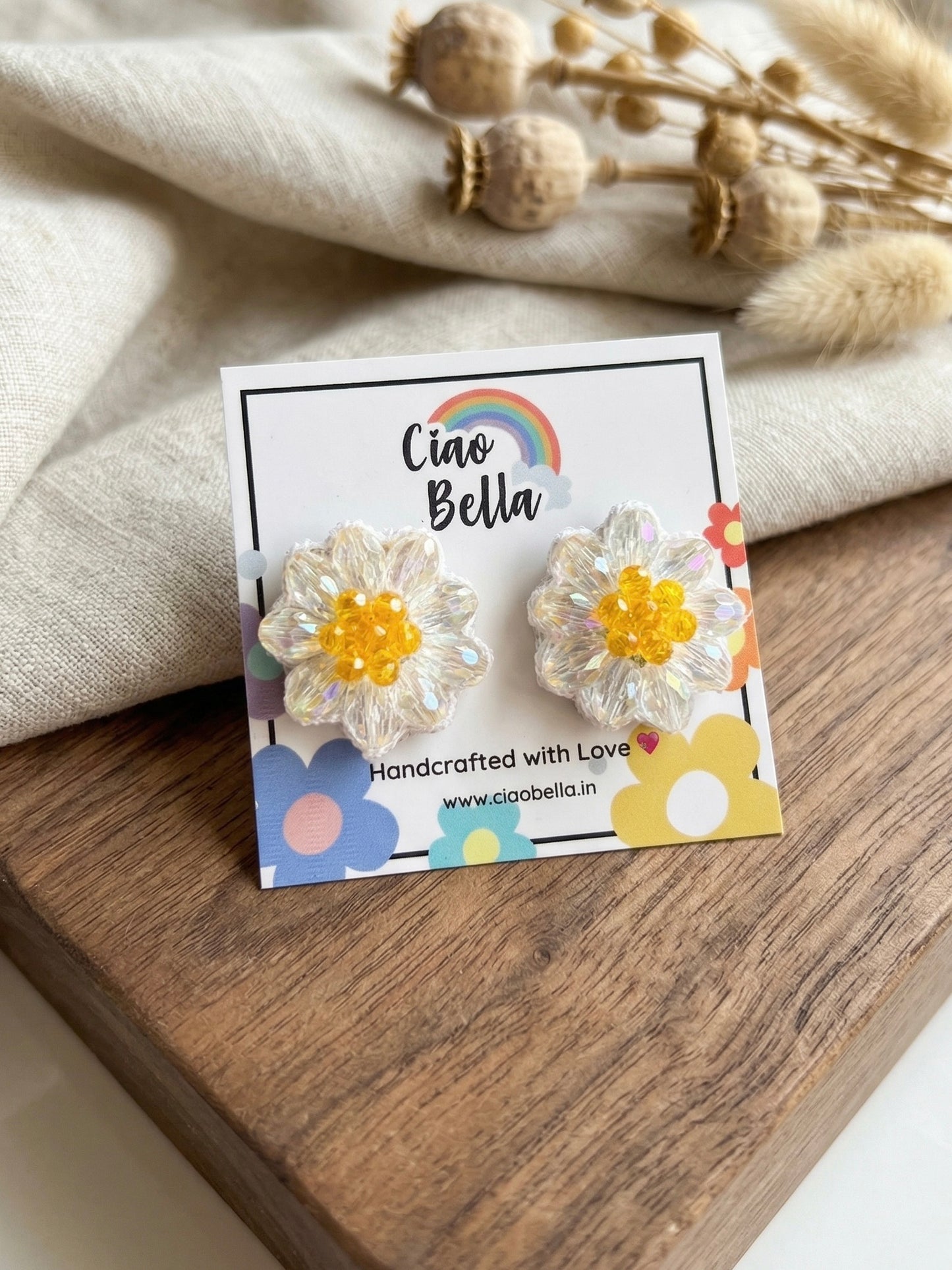 Sparkling White Daisy Flower Handmade Beaded Stud Earrings