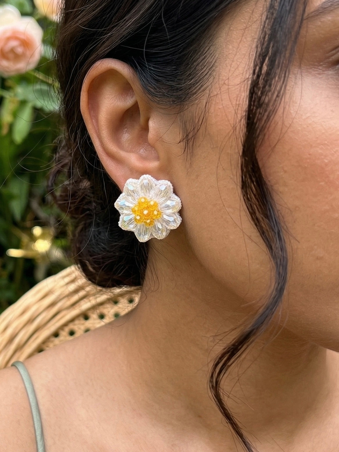 Sparkling White Daisy Flower Handmade Beaded Stud Earrings