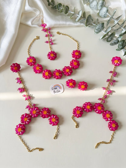 Sparkling Hot Pink Daisy Flower Handmade Beaded Haldi Jewellery Set (Necklace + Earrings + Hathphools + Maangtika)
