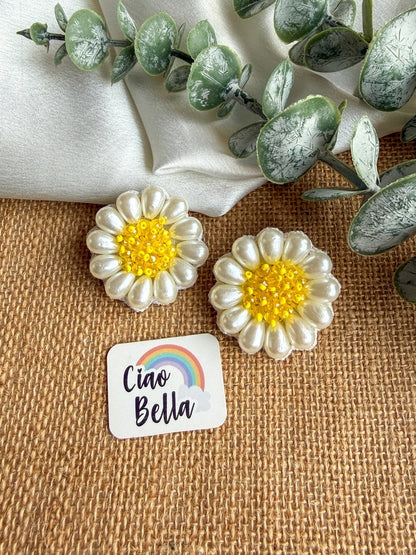 Daisy Love Stud Handmade Beaded Flower Earrings