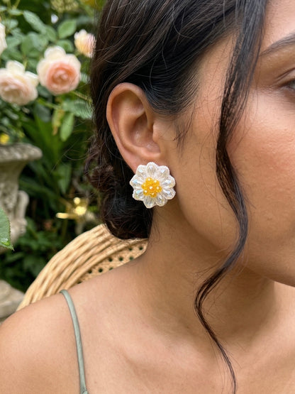 Sparkling White Daisy Flower Handmade Beaded Stud Earrings