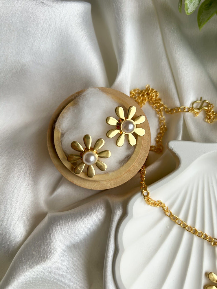 Daisy Delight Brass Necklace Set